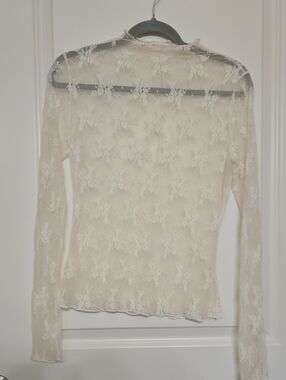 Sheer Cream Lace-Detail Long Sleeve Tee